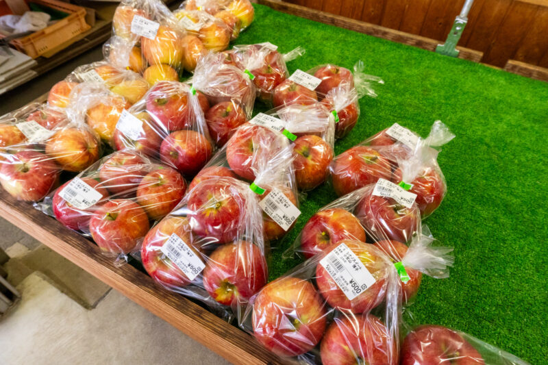 信州 長野県 立科町の名産りんごのなかでも人気の品種『シナノスイート』が販売開始されています。